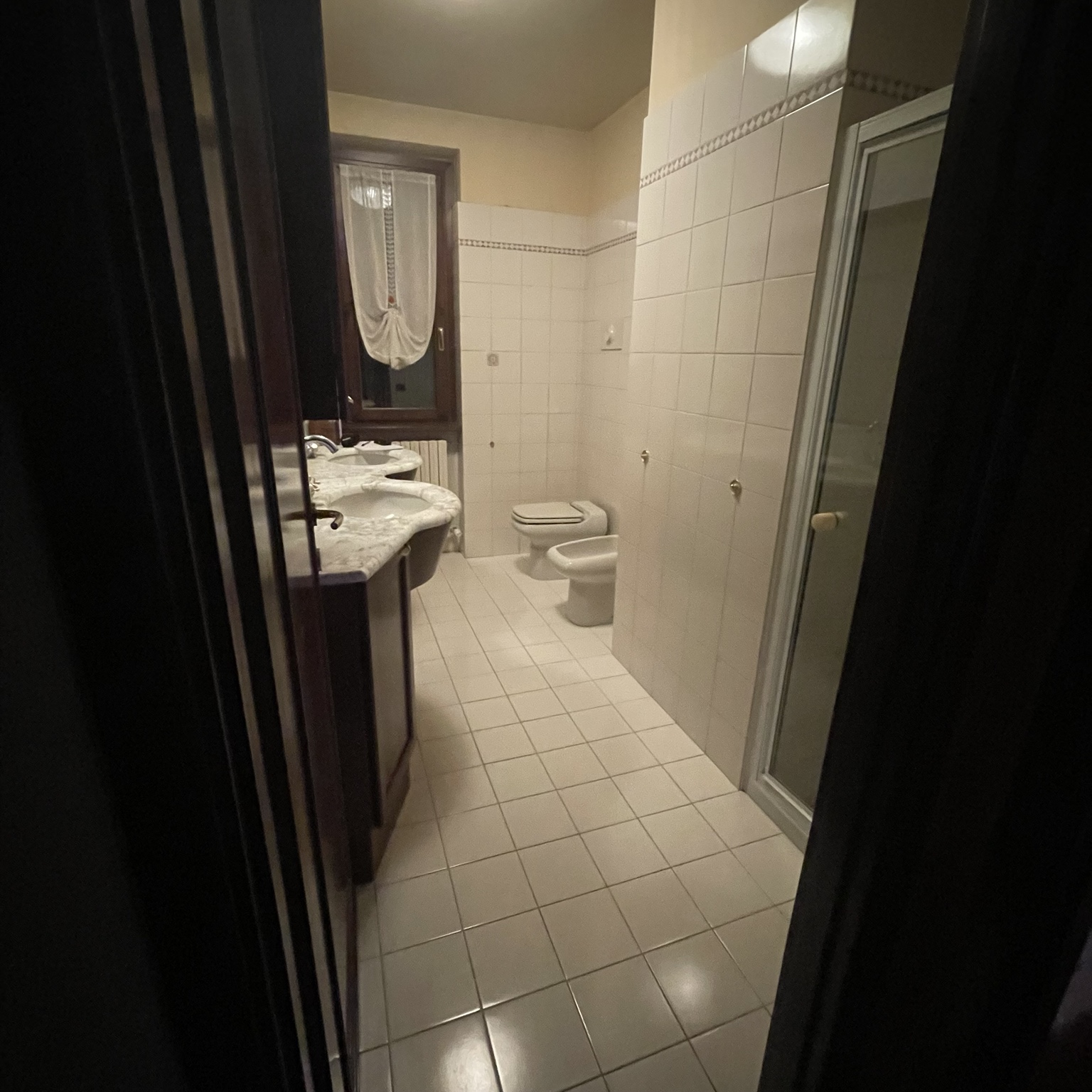 Bagno a Lomagna prima della ristrutturazione: vista panoramica