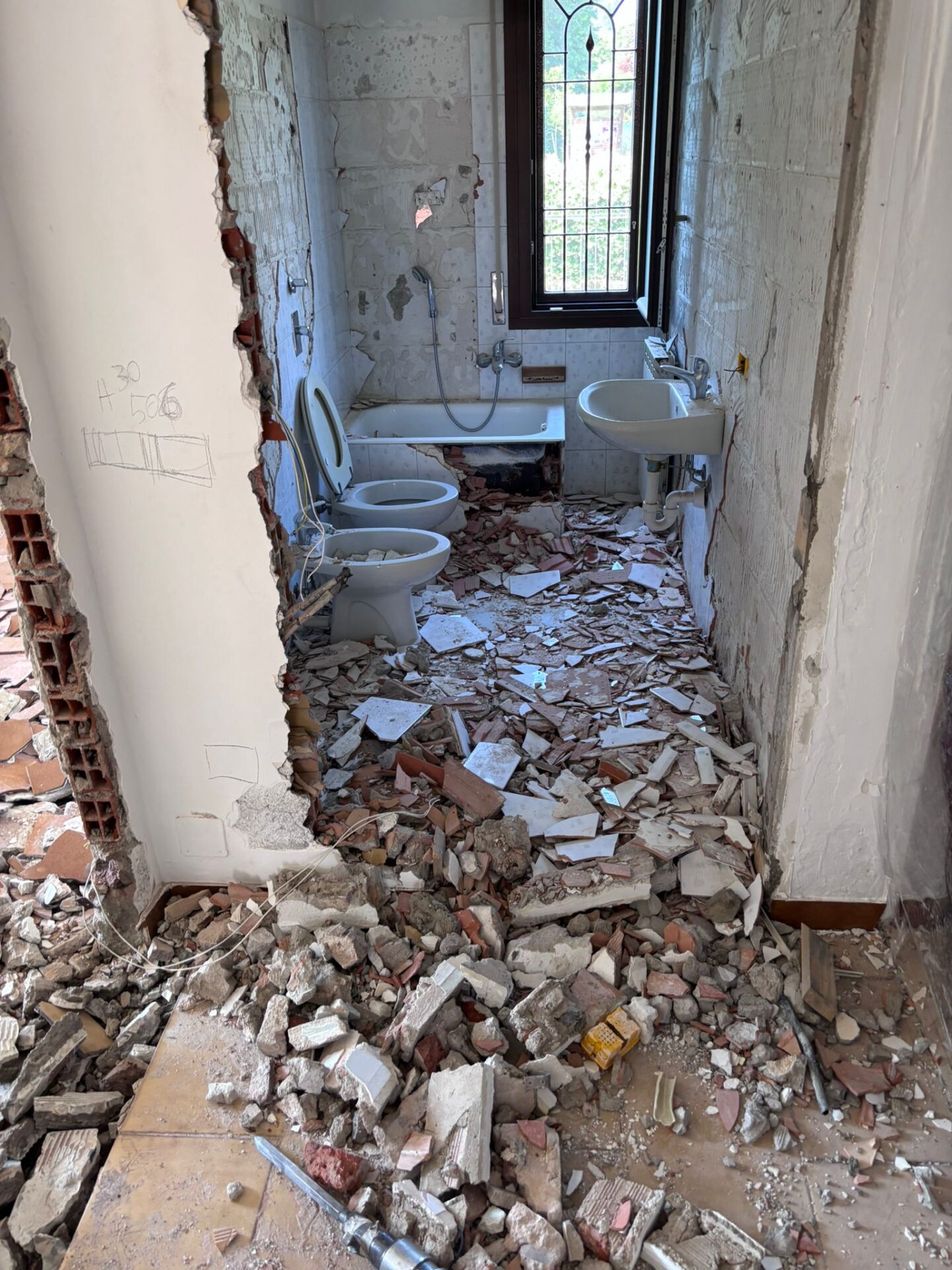 DURANTE – Demolizione del bagno a Liscate (MI) – foto 4