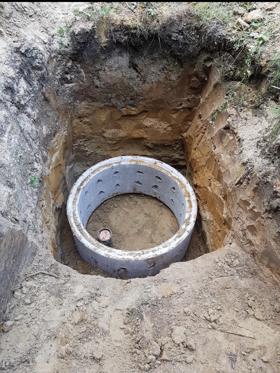 Realizzazione pozzo perdente durante i lavori a Cambiago