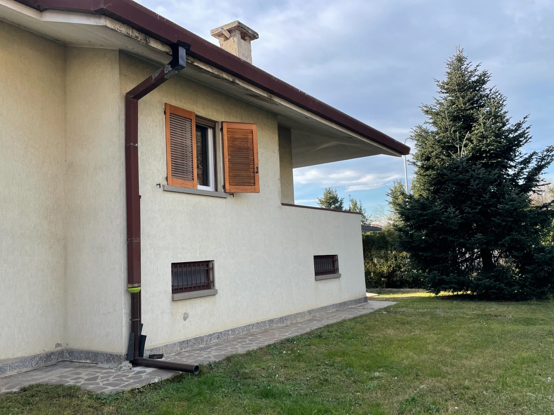 Cornate d’Adda (MB) – PRIMA – Facciata lato giardino