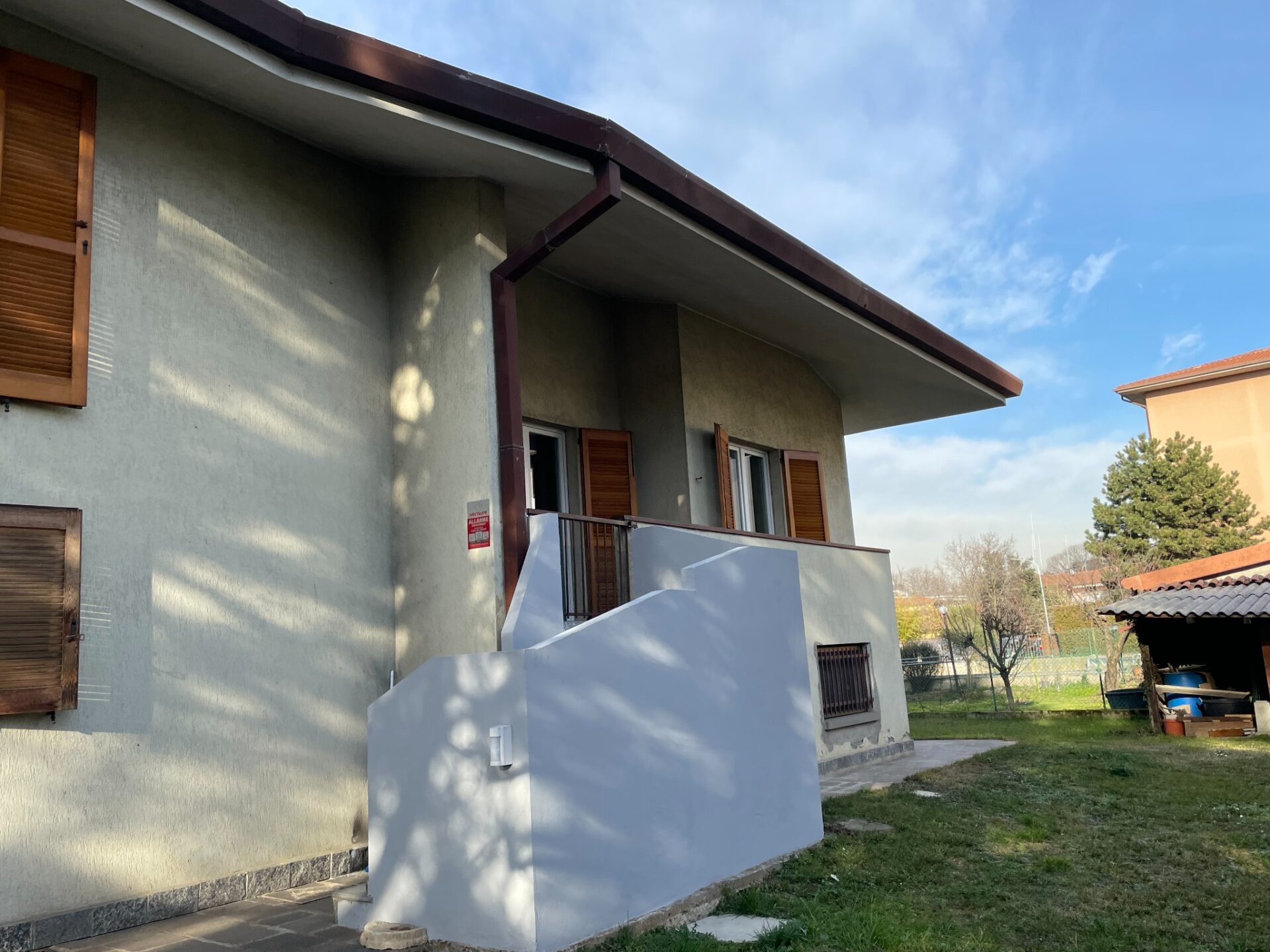 Cornate d’Adda (MB) – PRIMA – Facciata lato scala